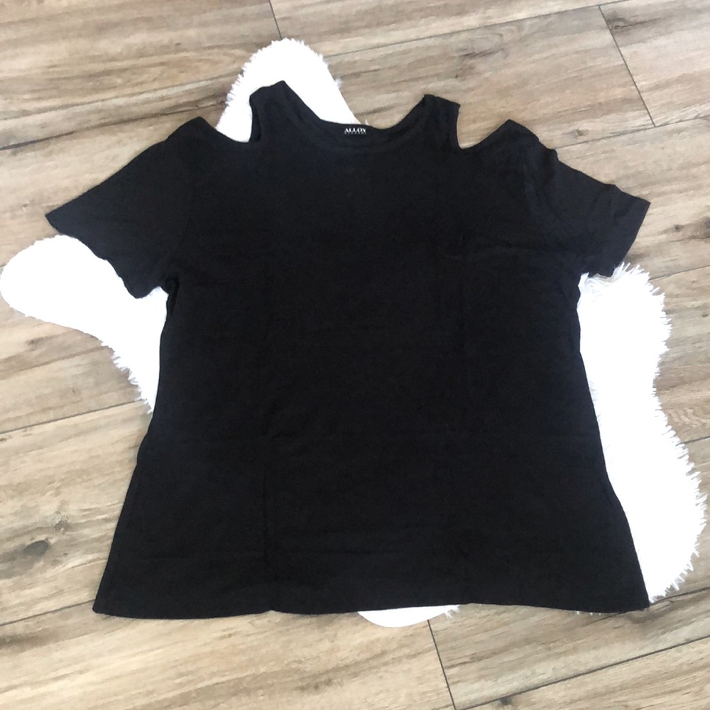 NIB Alloy Apparel Womens Cold Shoulder Top